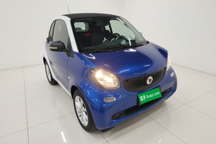 Used smart fortwo 2018 1.0L 52kW Hardtop Dynamic Version China V Front Right 45 Deg