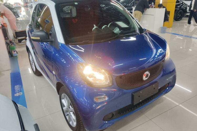 Used smart fortwo 2018 1.0L 52kW Hardtop Dynamic Version China V Front Right 45 Deg