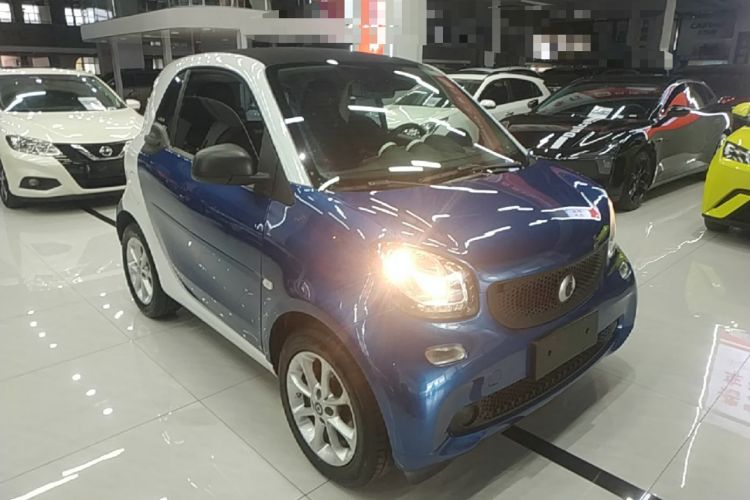 Used smart fortwo 2018 1.0L 52kW Hardtop Dynamic Version China V Front Right 45 Deg