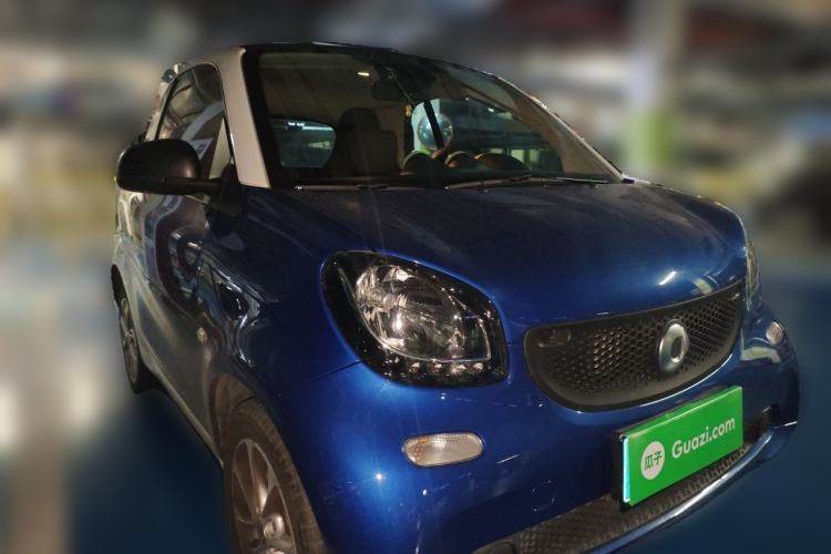 Used smart fortwo 2018 1.0L 52kW Hardtop Dynamic Version China V Front Right 45 Deg