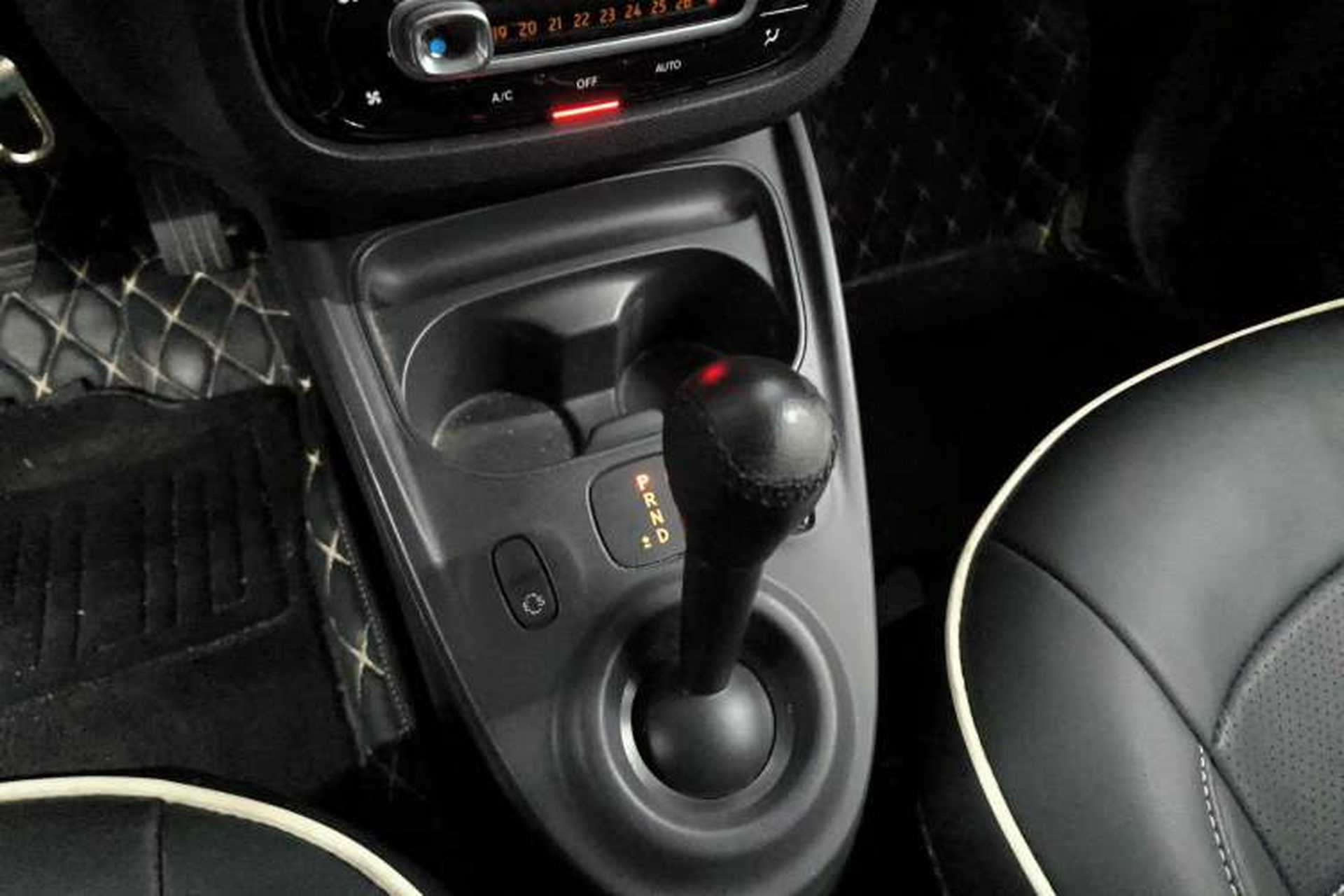 Used smart fortwo 2018 1.0L 52kW Hardtop Passion Edition China V Standard Gear Lever
