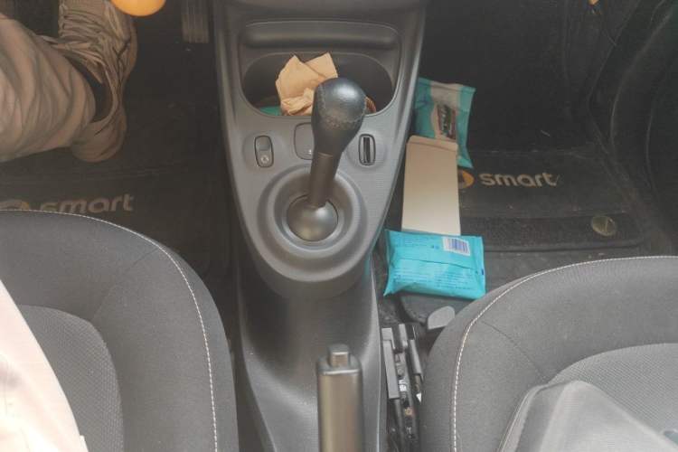 Used smart fortwo 2018 1.0L 52kW Hardtop Passion Edition China V Standard Gear Lever