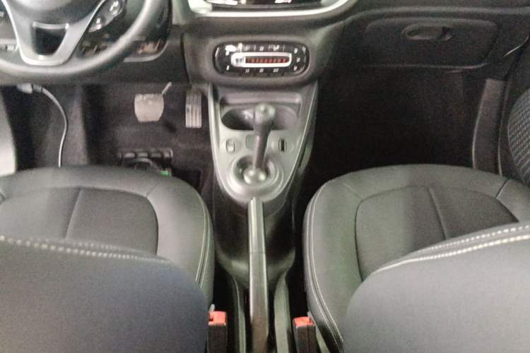 Used smart fortwo 2018 1.0L 52kW Hardtop Passion Edition China V Standard Gear Lever