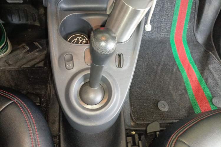 Used smart fortwo 2018 1.0L 52kW Hardtop Passion Edition China V Standard Gear Lever