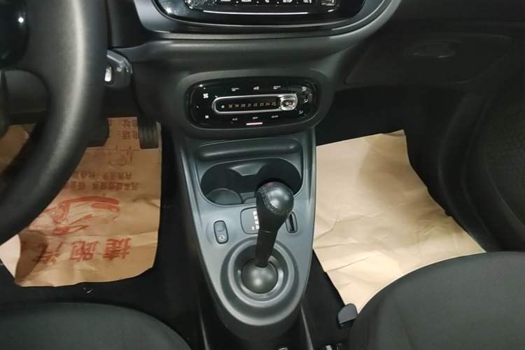 Used smart fortwo 2018 1.0L 52kW Hardtop Dynamic Version China V Gear Lever