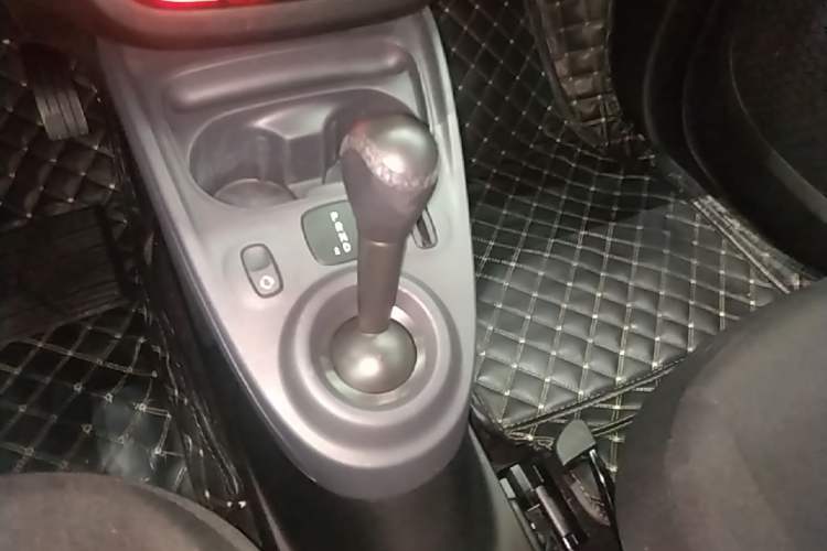 Used smart fortwo 2018 1.0L 52kW Hardtop Dynamic Version China V Gear Lever