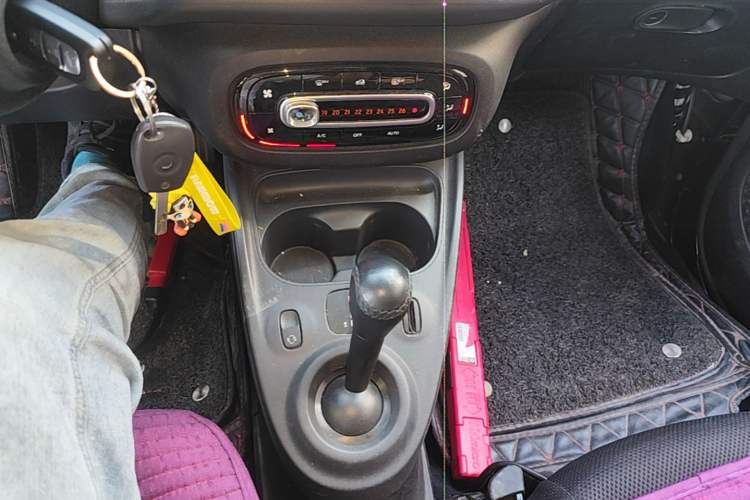 Used smart fortwo 2018 1.0L 52kW Hardtop Dynamic Version China V Gear Lever