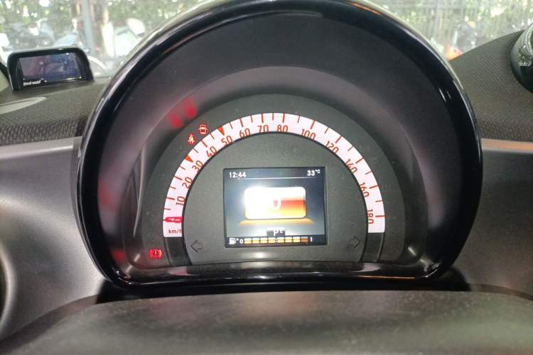 Used smart fortwo 2018 1.0L 52kW Hardtop Passion Edition China V Standard Instrument Cluster