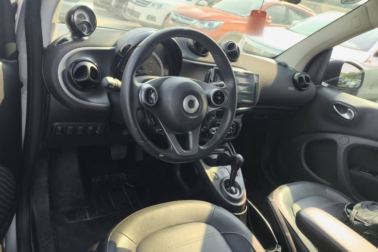 Used smart fortwo 2018 0.9T 66kW Hardtop Pioneer Edition China V Emission Standard Interior 2