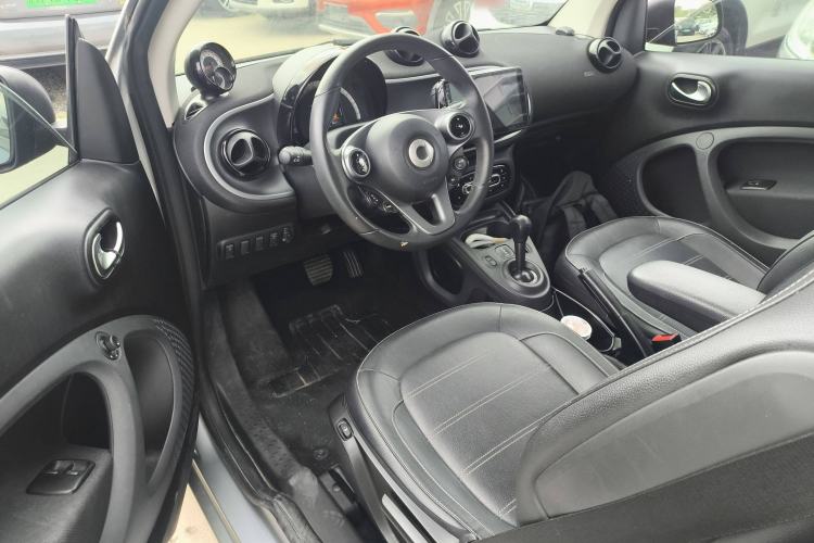 Used smart fortwo 2018 0.9T 66kW Hardtop Pioneer Edition China V Emission Standard Interior 3