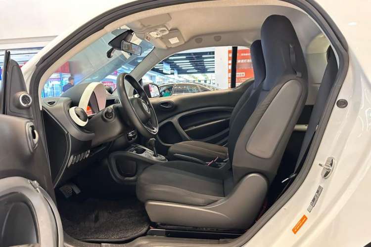 Used smart fortwo 2018 1.0L 52kW Hardtop Dynamic Version China V Interior 3