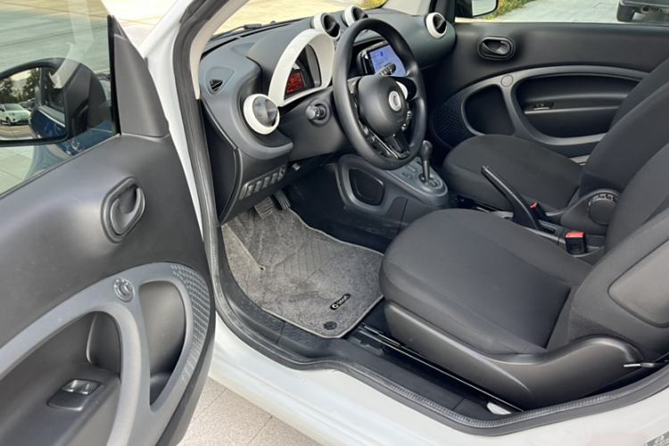 Used smart fortwo 2018 1.0L 52kW Hardtop Dynamic Version China V Interior 3
