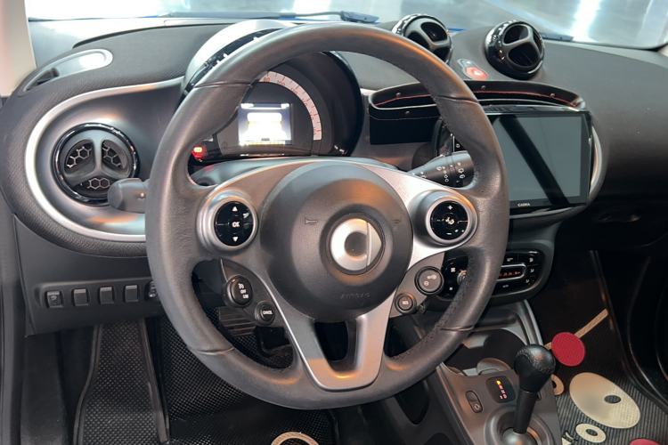 Used smart fortwo 2018 1.0L 52kW Hardtop Passion Edition China V Standard Interior 3