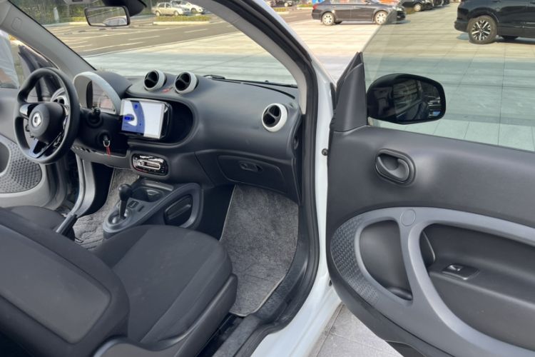 Used smart fortwo 2018 1.0L 52kW Hardtop Dynamic Version China V Interior 4