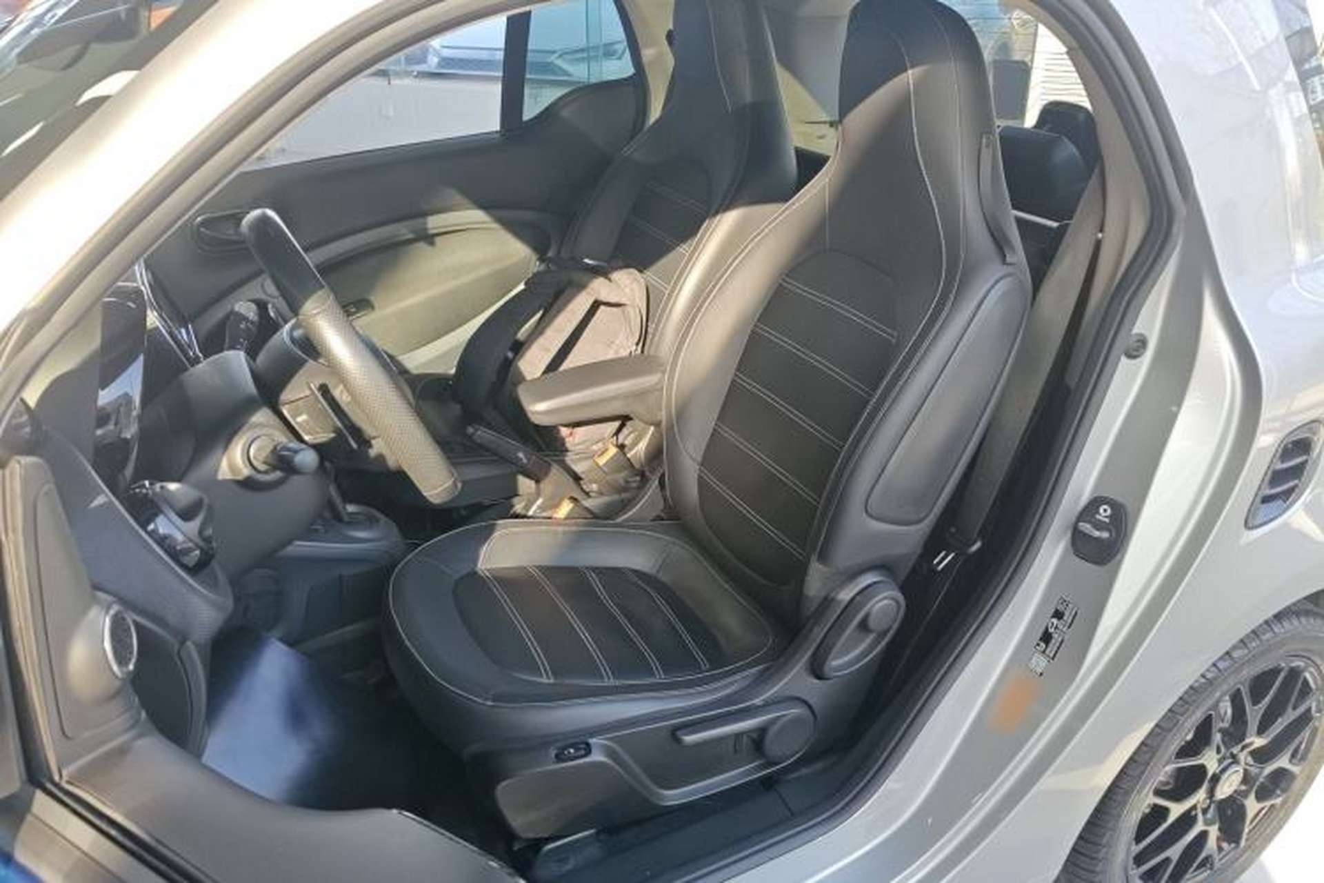 Used smart fortwo 2018 0.9T 66 kW Hardtop Sharp Edition China V Left Front Seat