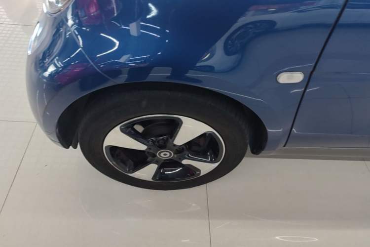 Used smart fortwo 2018 1.0L 52kW Hardtop Passion Edition China V Standard Left Front Wheel Hub