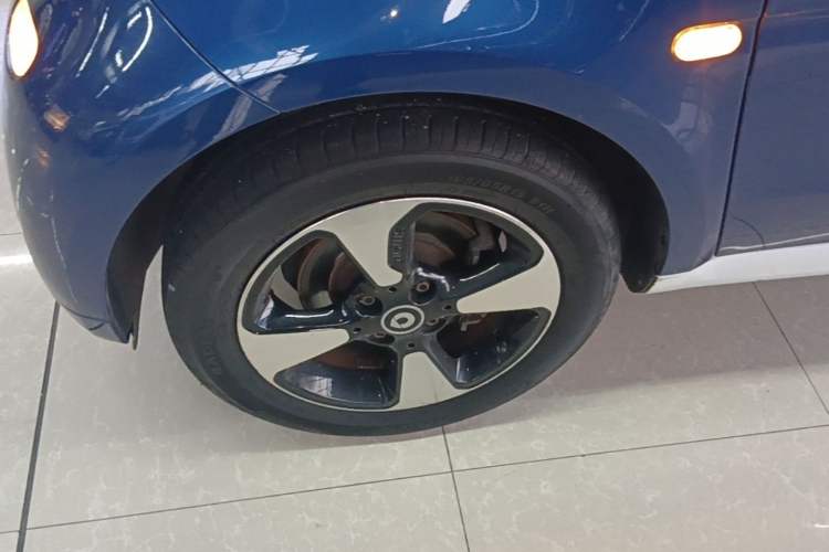 Used smart fortwo 2018 1.0L 52kW Hardtop Passion Edition China V Standard Left Front Wheel Hub