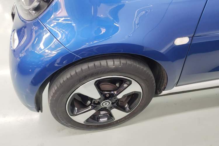 Used smart fortwo 2018 1.0L 52kW Hardtop Passion Edition China V Standard Left Front Wheel Hub