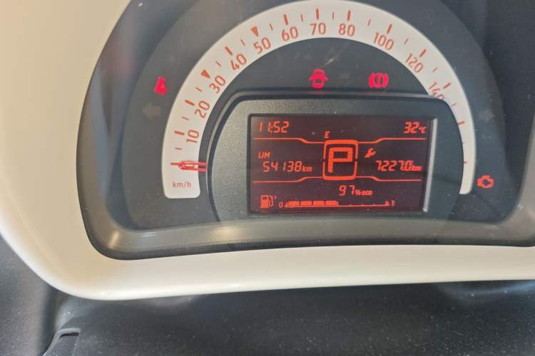 Used smart fortwo 2018 1.0L 52kW Hardtop Dynamic Version China V Odometer Close Up