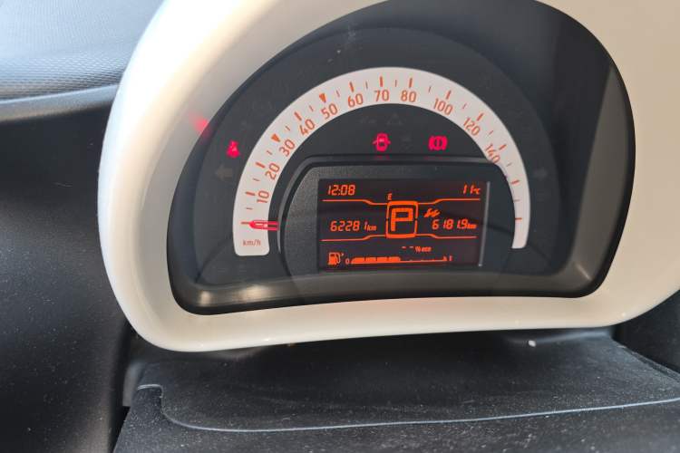 Used smart fortwo 2018 1.0L 52kW Hardtop Dynamic Version China V Odometer Close Up