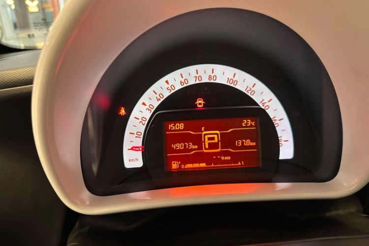 Used smart fortwo 2018 1.0L 52kW Hardtop Dynamic Version China V Odometer Close Up