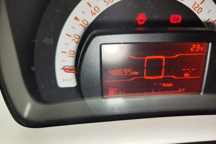 Used smart fortwo 2018 1.0L 52kW Hardtop Dynamic Version China V Odometer Close Up