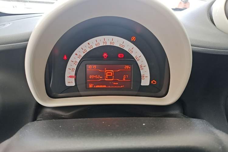 Used smart fortwo 2018 1.0L 52kW Hardtop Dynamic Version China V Odometer Close Up
