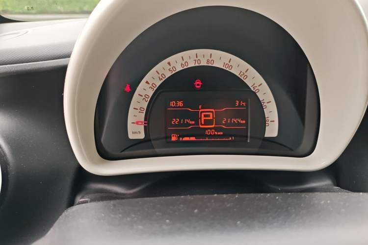 Used smart fortwo 2018 1.0L 52kW Hardtop Dynamic Version China V Odometer Close Up