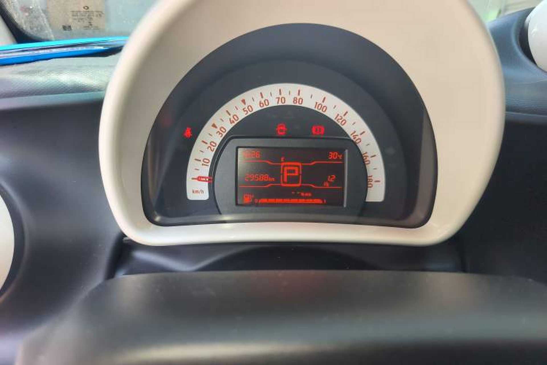 Used smart fortwo 2018 1.0L 52kW Hardtop Dynamic Version China V Odometer Close Up