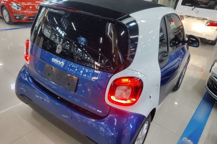 Used smart fortwo 2018 1.0L 52kW Hardtop Dynamic Version China V Rear Right 45 Deg