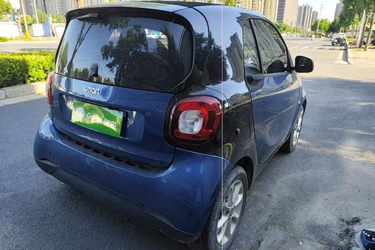 Used smart fortwo 2018 1.0L 52kW Hardtop Dynamic Version China V Rear Right 45 Deg