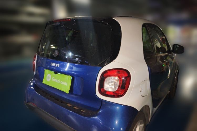 Used smart fortwo 2018 1.0L 52kW Hardtop Dynamic Version China V Rear Right 45 Deg