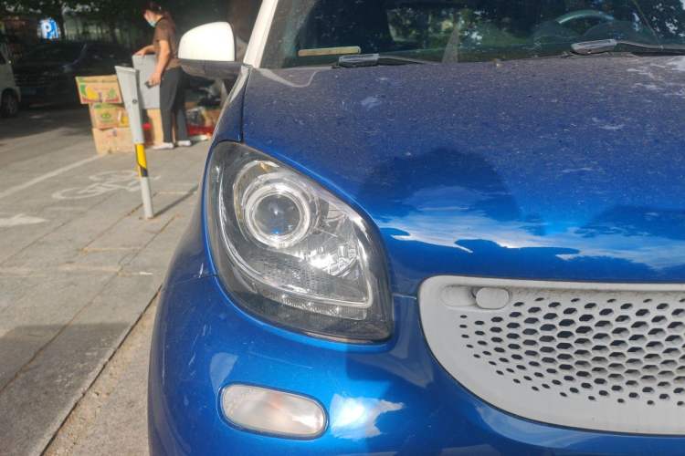 Used smart fortwo 2018 1.0L 52kW Hardtop Passion Edition China V Standard Right Front Headlight