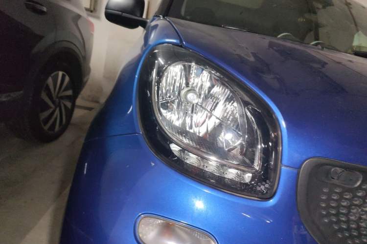 Used smart fortwo 2018 1.0L 52kW Hardtop Dynamic Version China V Right Front Headlight
