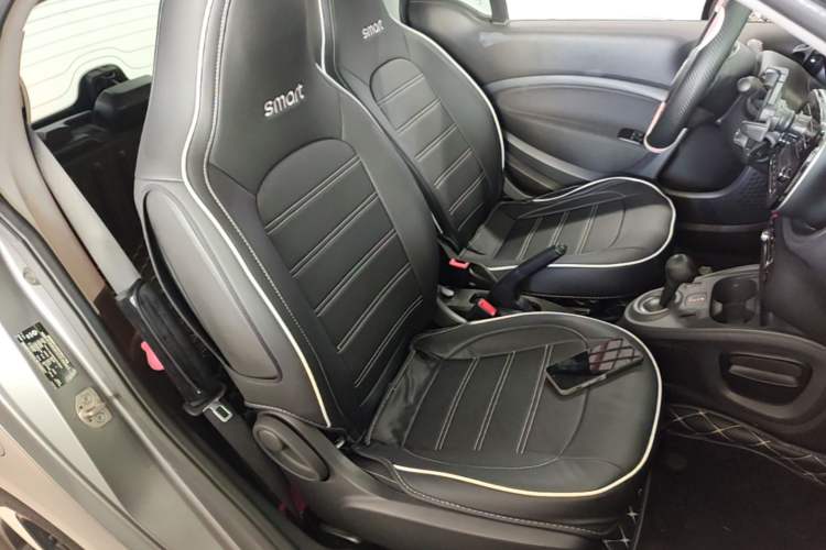 Used smart fortwo 2018 1.0L 52kW Hardtop Passion Edition China V Standard Right Front Seat