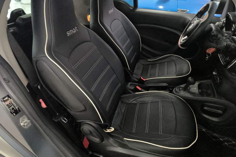 Used smart fortwo 2018 1.0L 52kW Hardtop Passion Edition China V Standard Right Front Seat