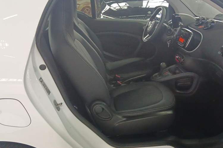 Used smart fortwo 2018 1.0L 52kW Hardtop Passion Edition China V Standard Right Front Seat