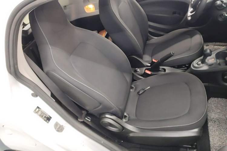 Used smart fortwo 2018 1.0L 52kW Hardtop Passion Edition China V Standard Right Front Seat