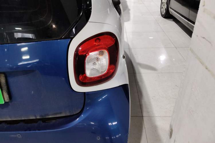 Used smart fortwo 2018 1.0L 52kW Hardtop Dynamic Version China V Right Rear Taillight