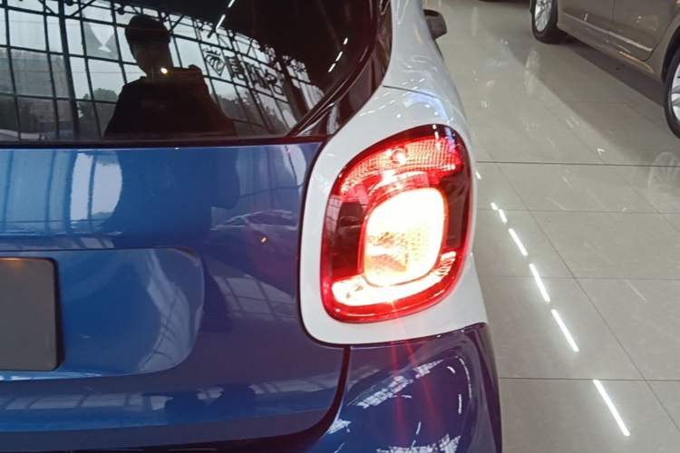 Used smart fortwo 2018 1.0L 52kW Hardtop Passion Edition China V Standard Right Rear Taillight