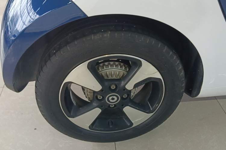 Used smart fortwo 2018 1.0L 52kW Hardtop Passion Edition China V Standard Right Rear Wheel Hub