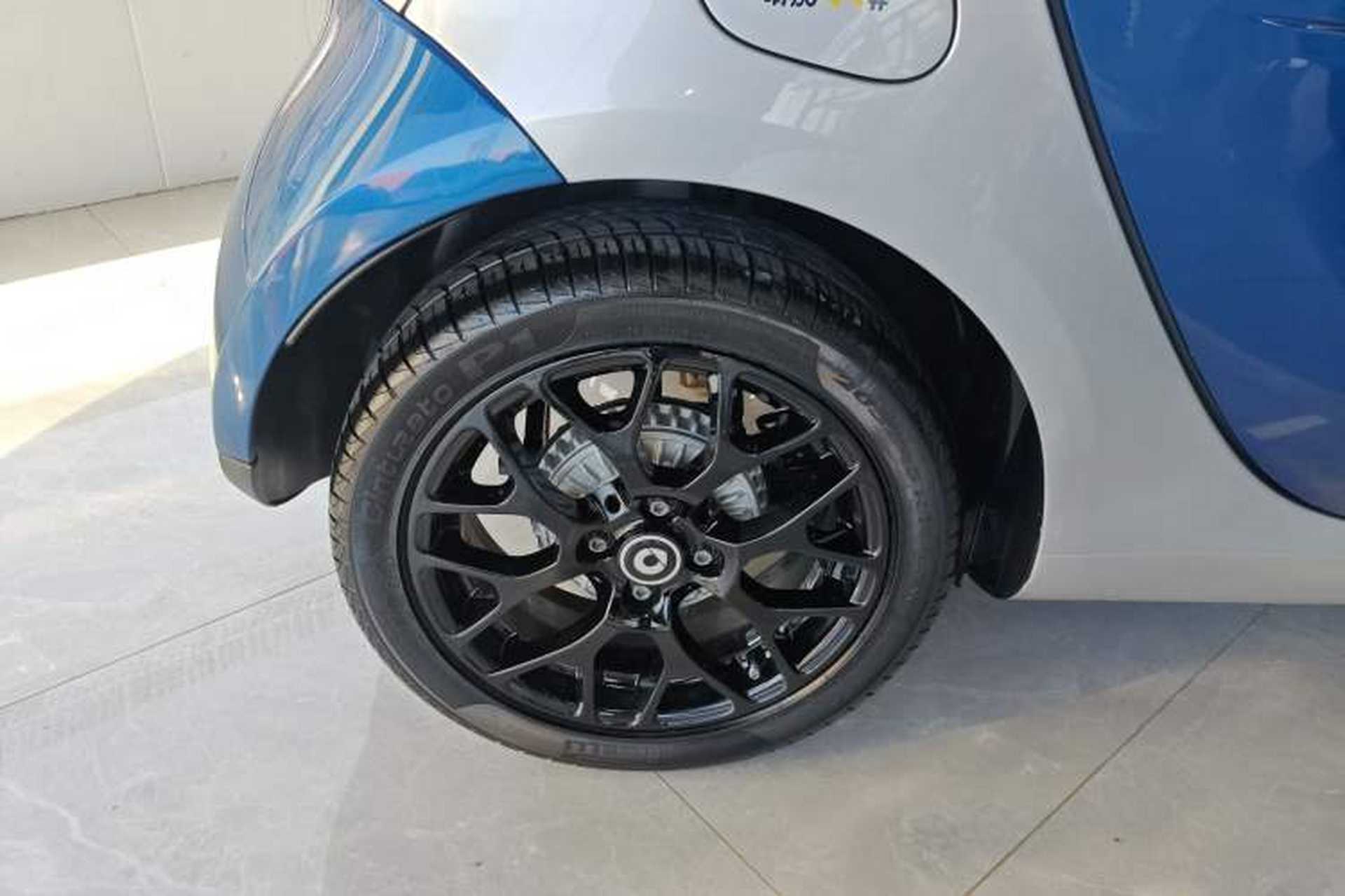 Used smart fortwo 2018 0.9T 66 kW Hardtop Sharp Edition China V Right Rear Wheel Hub