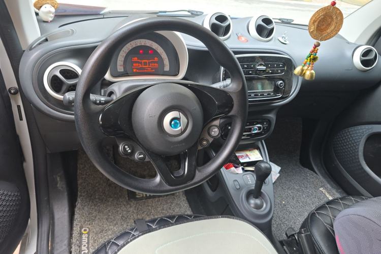 Used smart fortwo 2018 1.0L 52kW Hardtop Dynamic Version China V Steering Wheel
