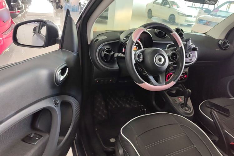 Used smart fortwo 2018 1.0L 52kW Hardtop Passion Edition China V Standard Steering Wheel
