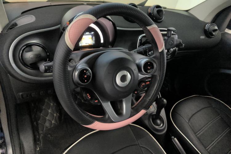 Used smart fortwo 2018 1.0L 52kW Hardtop Passion Edition China V Standard Steering Wheel