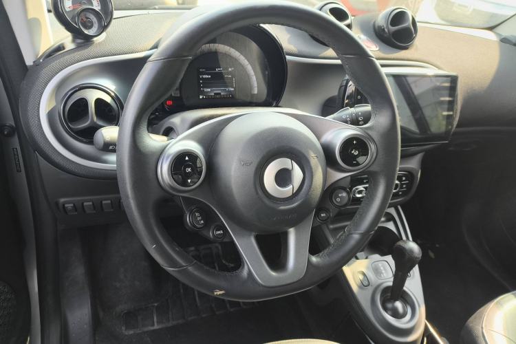 Used smart fortwo 2018 0.9T 66kW Hardtop Pioneer Edition China V Emission Standard Steering Wheel