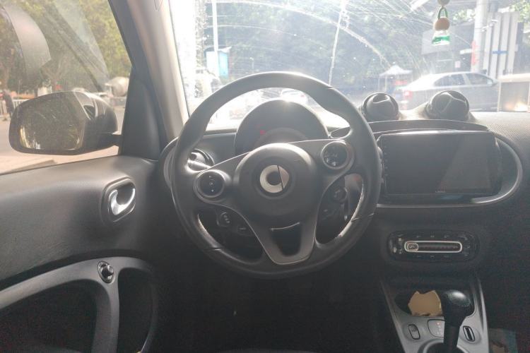 Used smart fortwo 2018 1.0L 52kW Hardtop Passion Edition China V Standard Steering Wheel