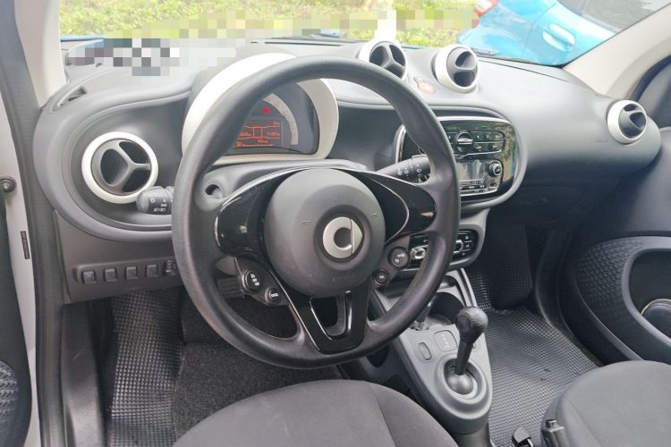 Used smart fortwo 2018 1.0L 52kW Hardtop Dynamic Version China V Steering Wheel