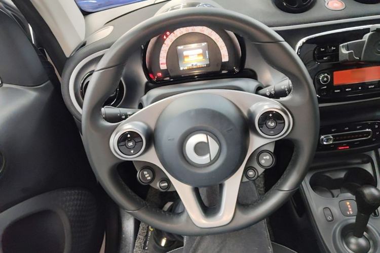 Used smart fortwo 2018 1.0L 52kW Hardtop Passion Edition China V Standard Steering Wheel