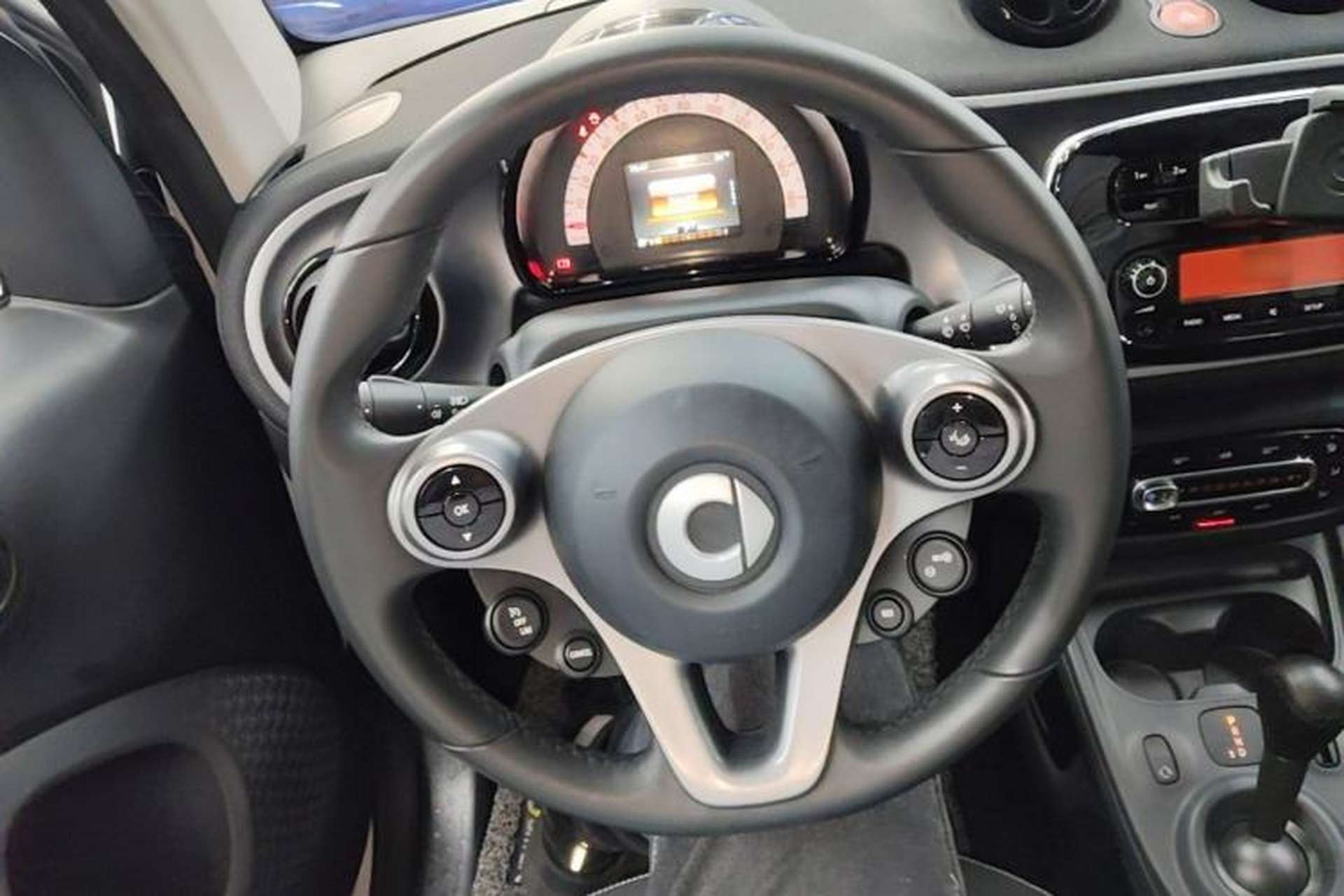 Used smart fortwo 2018 1.0L 52kW Hardtop Passion Edition China V Standard Steering Wheel